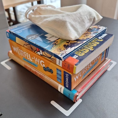 {#Selbstverbucher Bücherstapel Beispiel - bearbeitet}